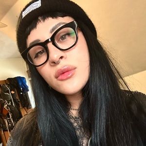 ✨🕸Meet your posher, Alicia🕸✨